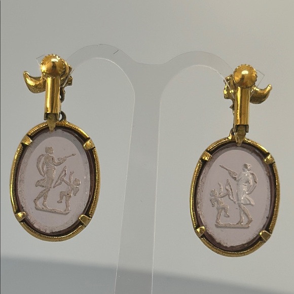 Intaglio pink venezia glass Gold and Pink Cameo Earrings - Picture 7 of 9